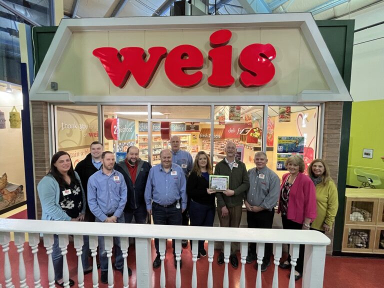 Weis Receives Blossom Award at The Discovery Center